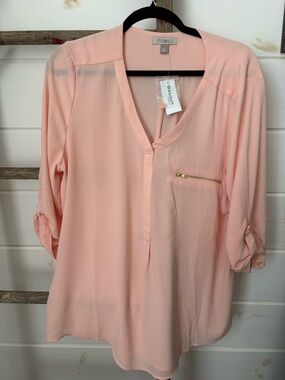 NWT Roz & Ali Blush Pink V-Neck Roll-Tab Sleeve Blouse with Gold Zip Pocket